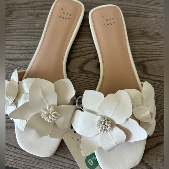 White Floral Sandals - Picture 1 of 3